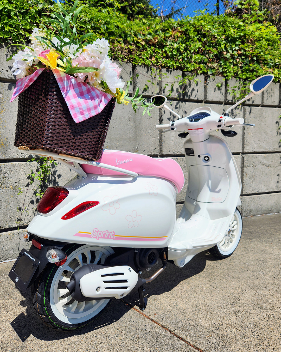 Vespa Sprint / Primavera Pink and White Stripes Seat Cover