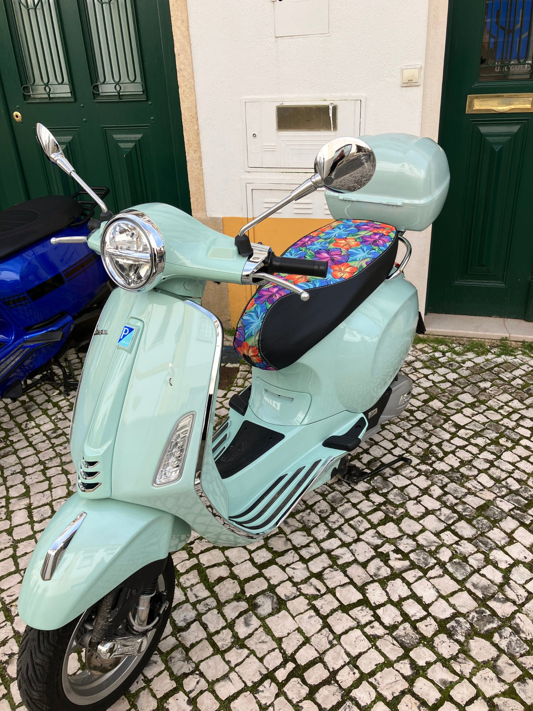 Vespa Sprint/Primavera Hawaiian Mahalo Floral Seat Cover